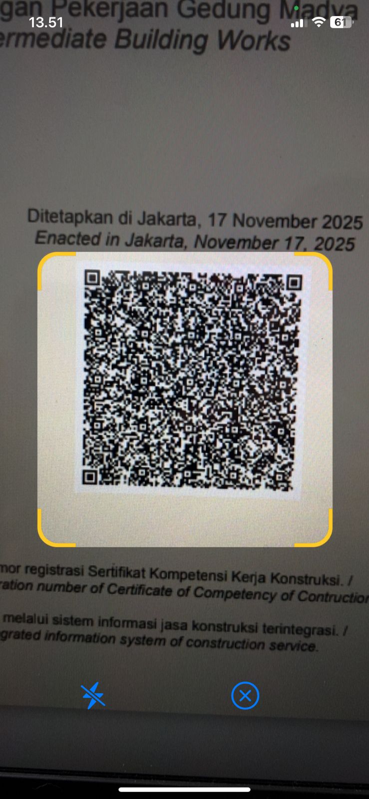 Contoh proses scan QR sertifikat SKK di iPhone